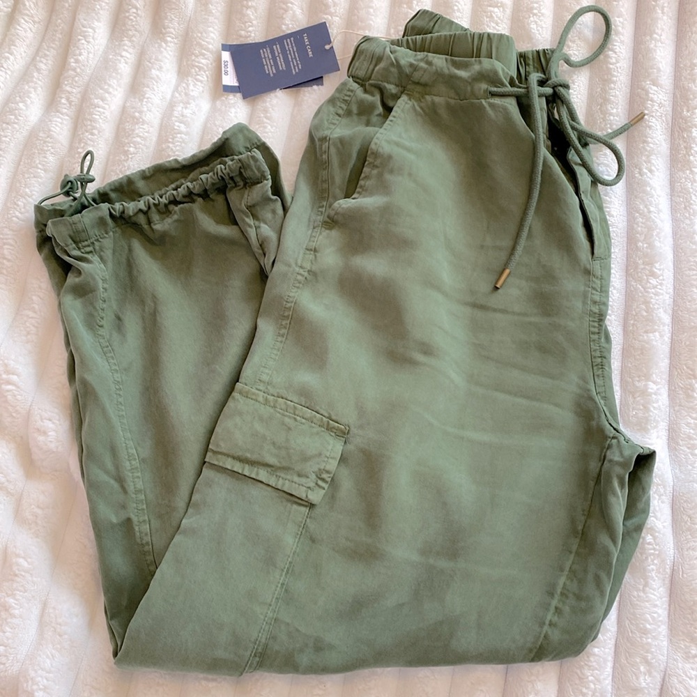 Universal Thread High Rise Cargo Pants - Picture 3 of 4